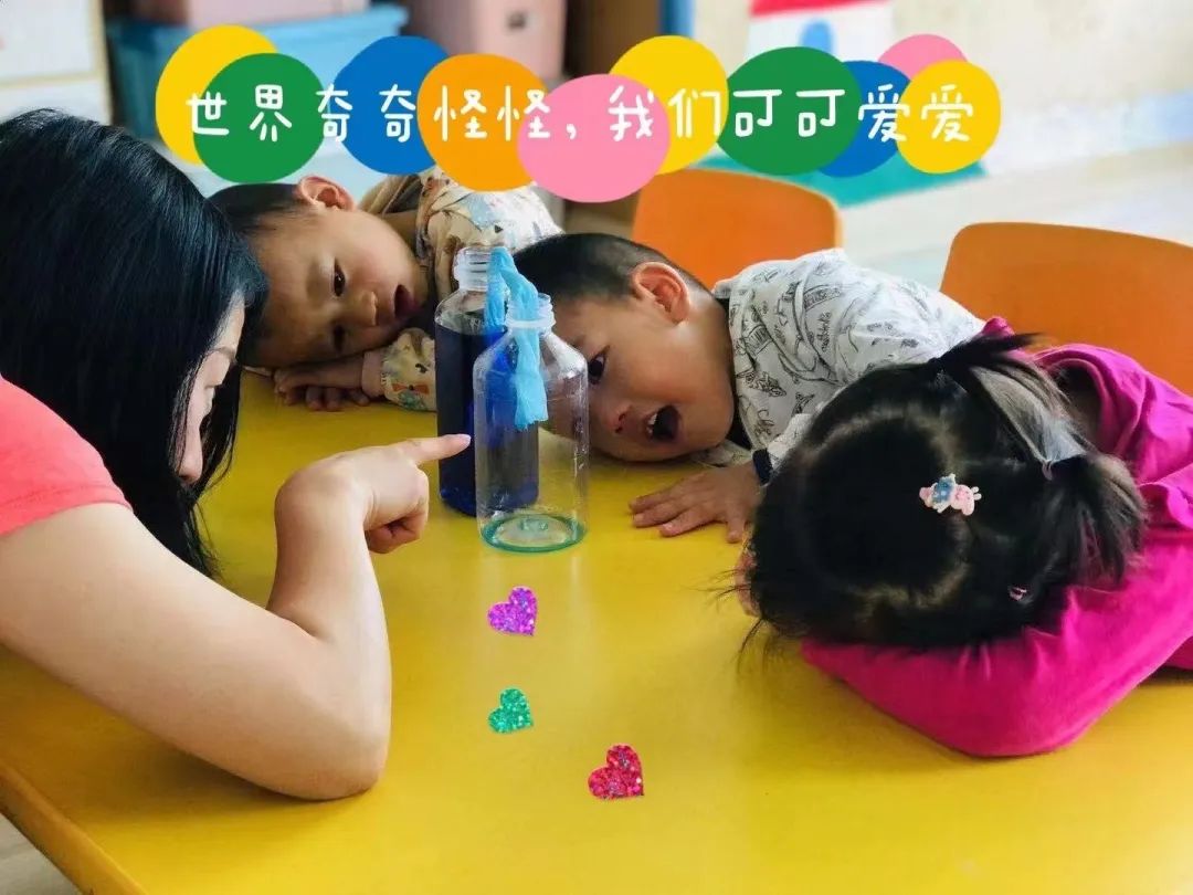 父母多陪伴幼儿语言发育,城市一年级孩子家长教育方法