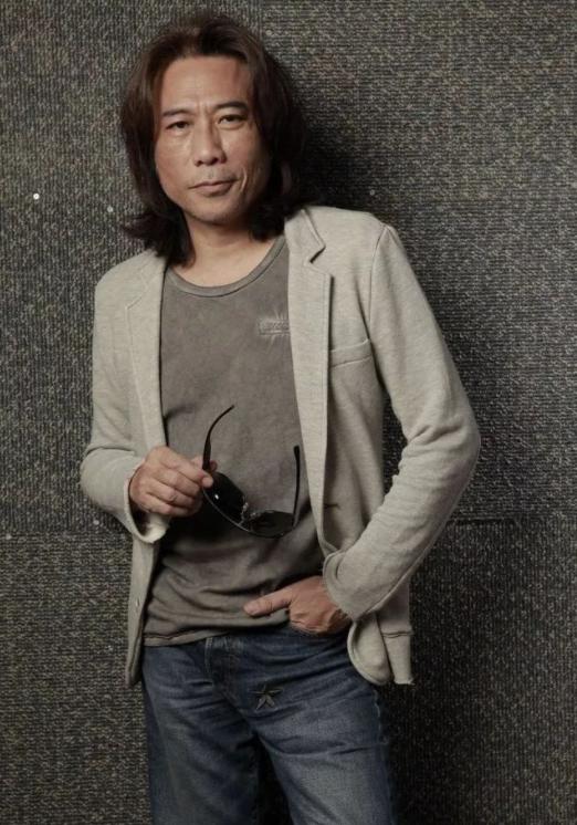 70岁香港摇滚教父夏韶声：情史胜过谢贤，与33岁女友只恋爱不结婚