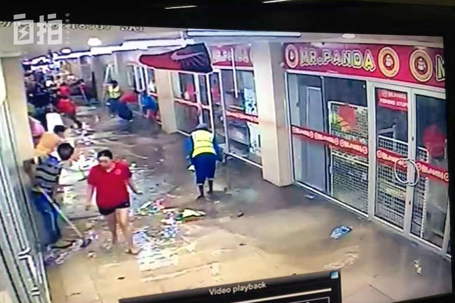 我，身高1.95米，16岁离开球队讨生活，在南非开持枪安保公司