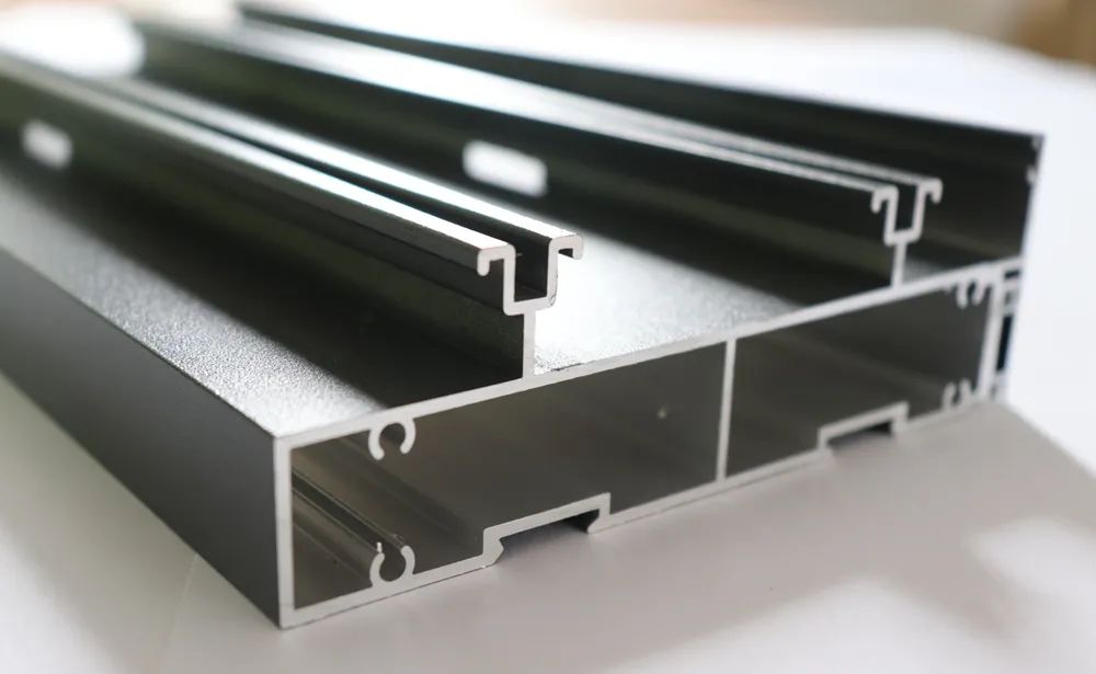 门窗下雨漏水如何补救,下雨天不关窗要怎么修理