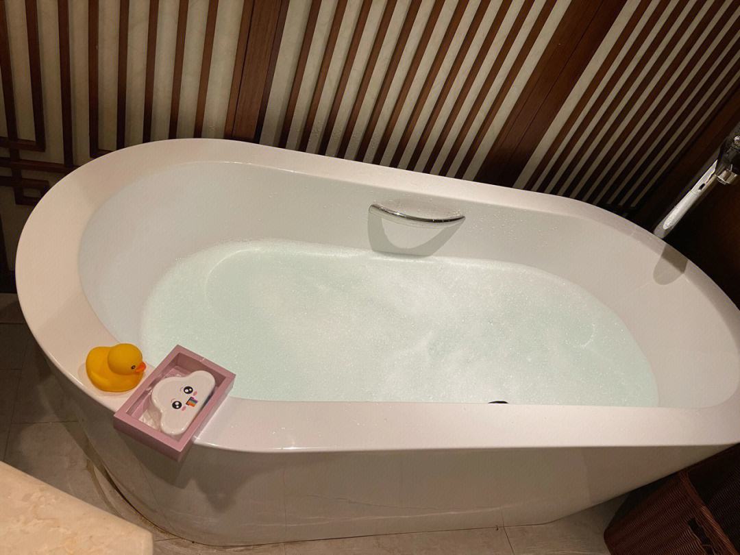 皮肤长小肉疙瘩可能是这3种类型,皮肤上的小肉球是疣吗