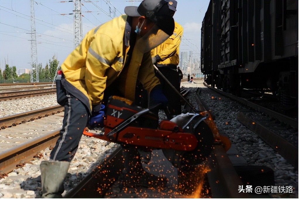 钢轨也会“中暑”？不怕，他们有招法！