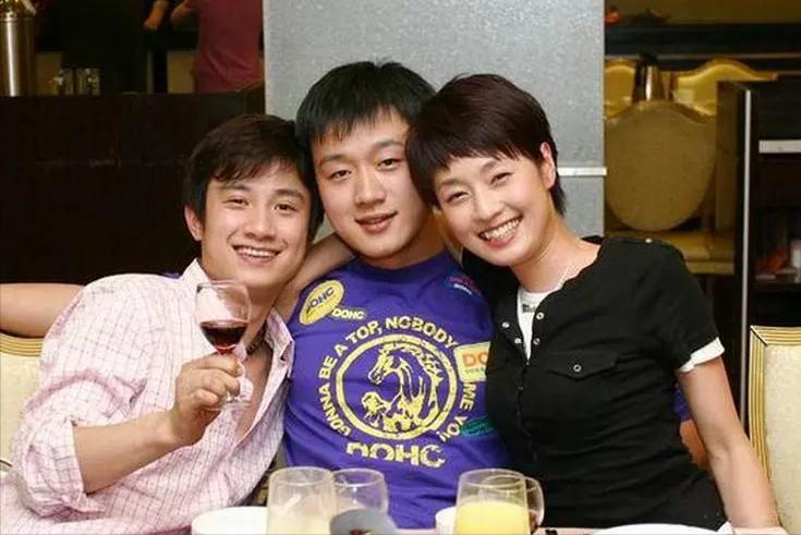 文章和女儿亮相机场最新,文章女儿爱马