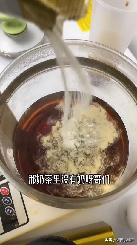 7小时熬汤不如勺三花淡奶，绝命毒师掀翻餐饮界，全是科技和狠活