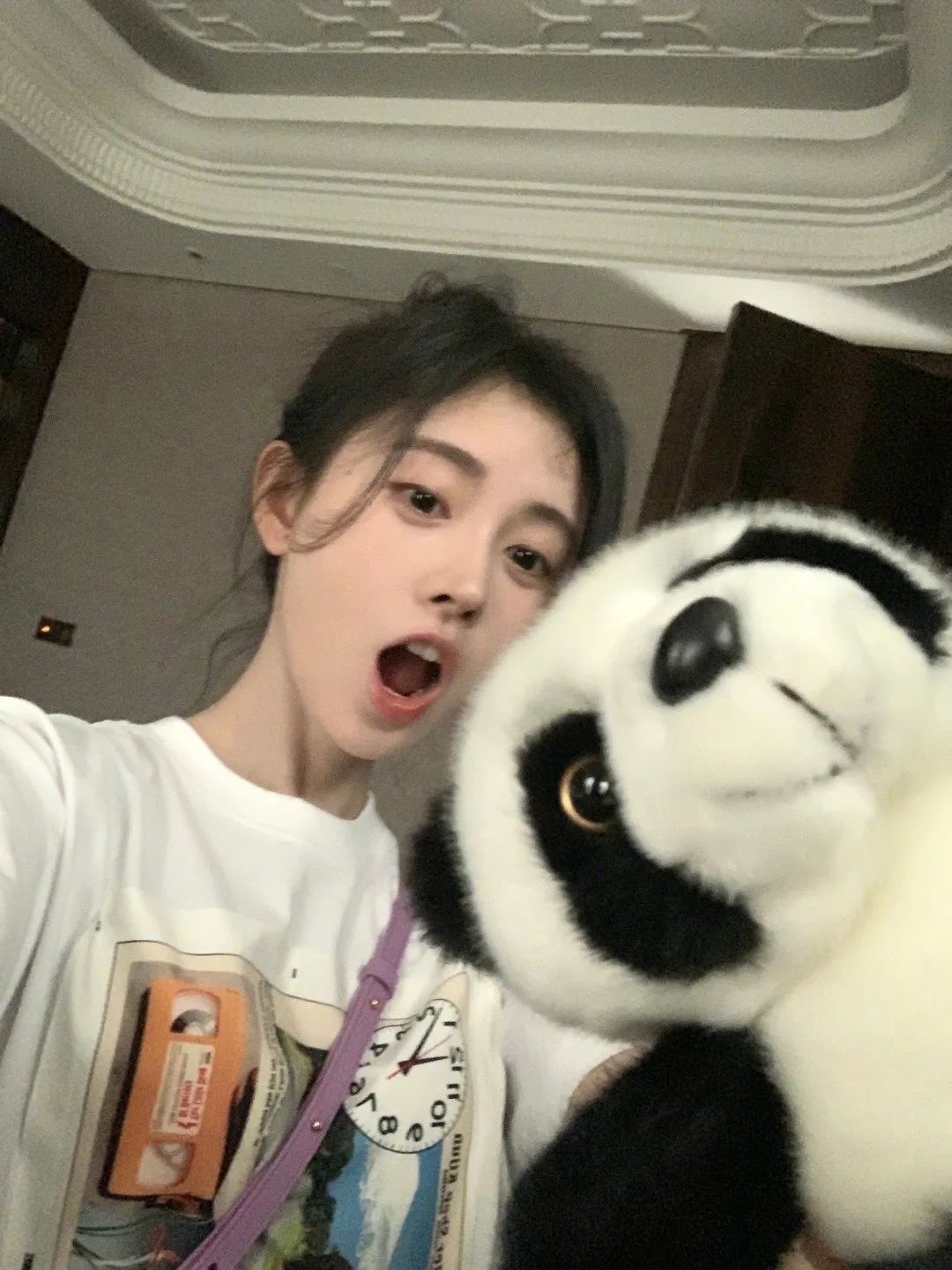 别再披头散发了教你一招秒变女神,今年别再披头散发了三款减龄发型