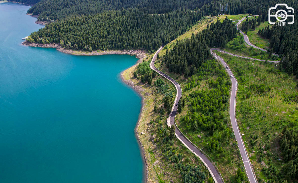 天山天池风景区里西王母瑶池,天山博格达峰下的天池介绍