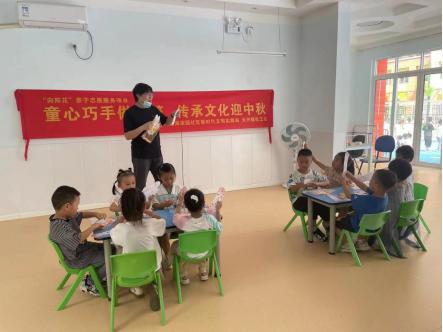 社区开展亲子手工做灯笼迎新春,社区开展青少年剪纸制作灯笼活动