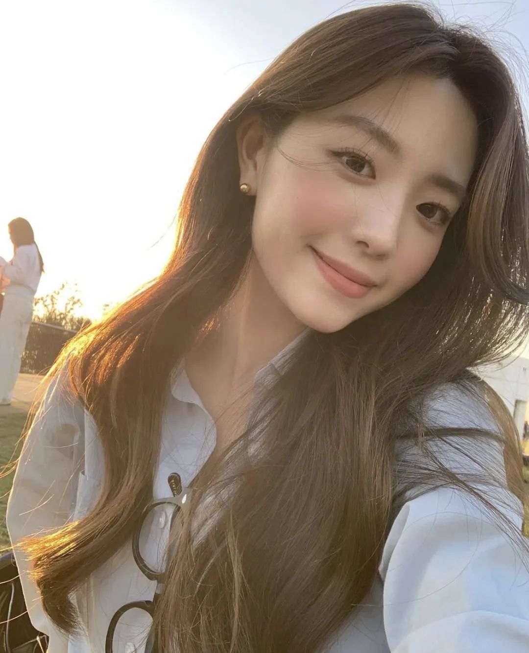 穿白t配什么发型好看,选对发型怎么穿都美炸天