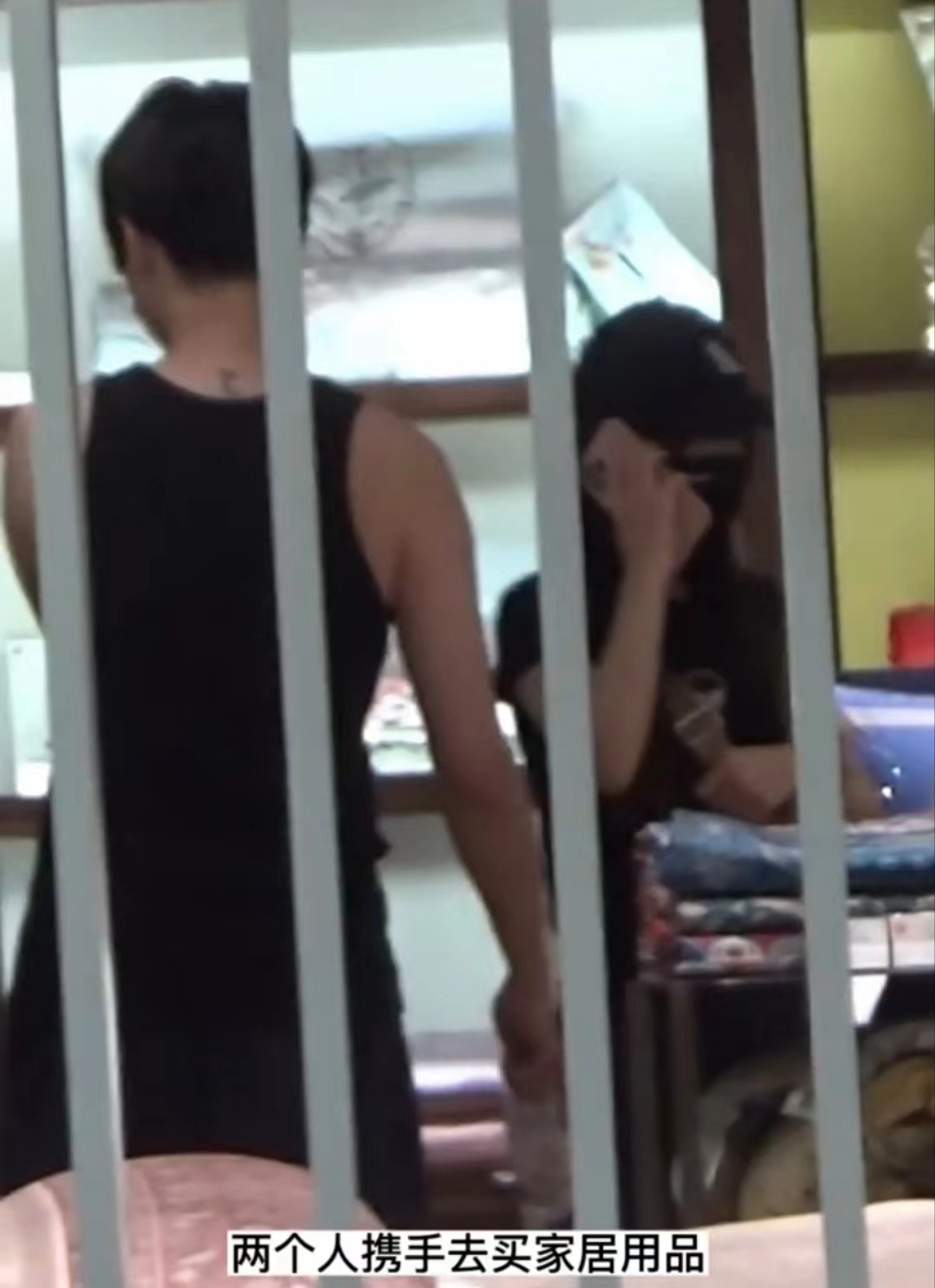 李小璐被曝绯闻,与李小璐形影不离