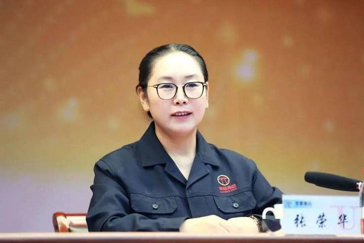 女富豪张荣华,天津首富女强人张荣华照片