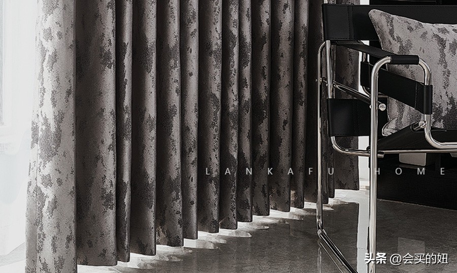 如何选便宜美观实用的窗帘,店铺一般装什么窗帘好看