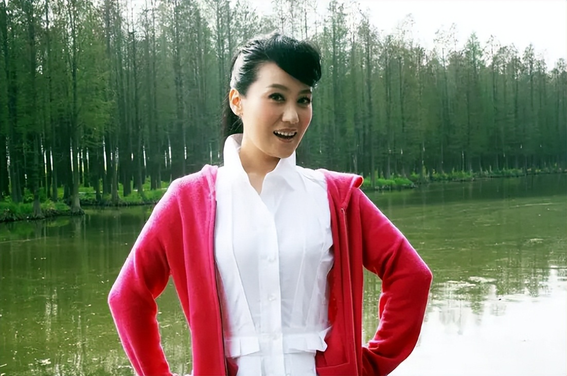 “大魔王”谭晶：当年高考她哭了3天，嫁给大9岁的院士幸福吗？