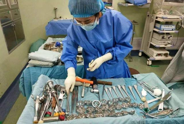 手术时，医生切开的伤口怎么不流血？说出真相