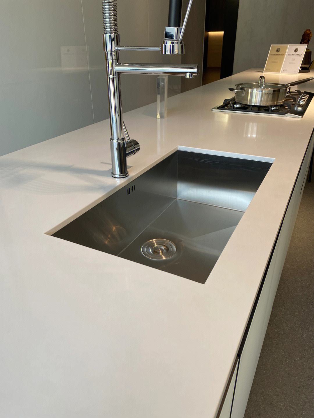 橱柜台面石英石怎样选,石英石橱柜台面多少钱一米最合适