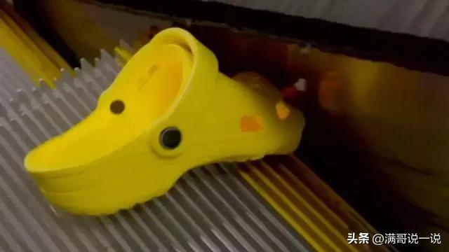 电梯两侧的毛刷用来干什么的,电梯上的毛刷有什么用