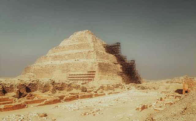 埃及金字塔狮身人面像的秘密 (埃及金字塔的秘密经典传奇)