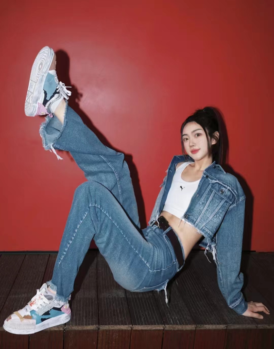 牛仔外套怎么穿搭才好看,牛仔外套的穿搭技巧和方法