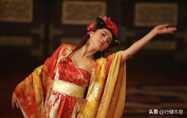 解析人生如梦一樽还酹江月,念奴娇赤壁怀古朗诵一樽还酹江月