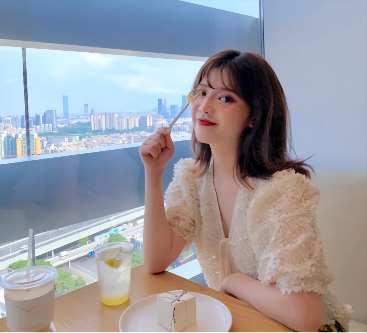 怎样把衬衫穿起来显得硬挺,怎么把衬衫穿的很有质感