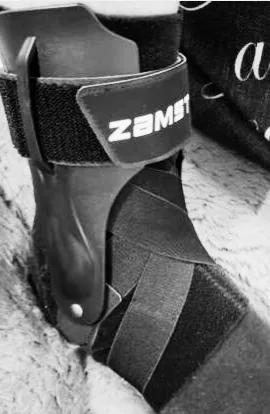 库里总决赛脚踝护具,库里戴上脚踝护具为什么还会扭伤