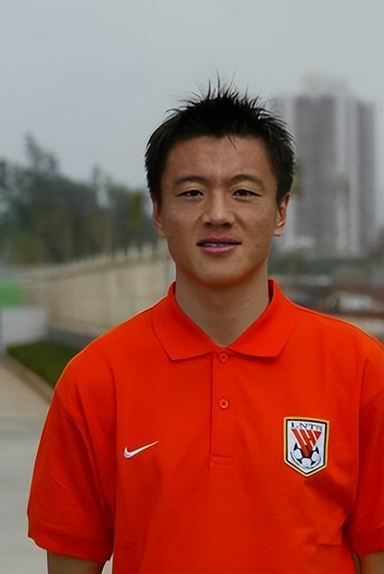 齐鲁雄师：盘点山东足球历史最佳11人，身材高大，头球优势明显