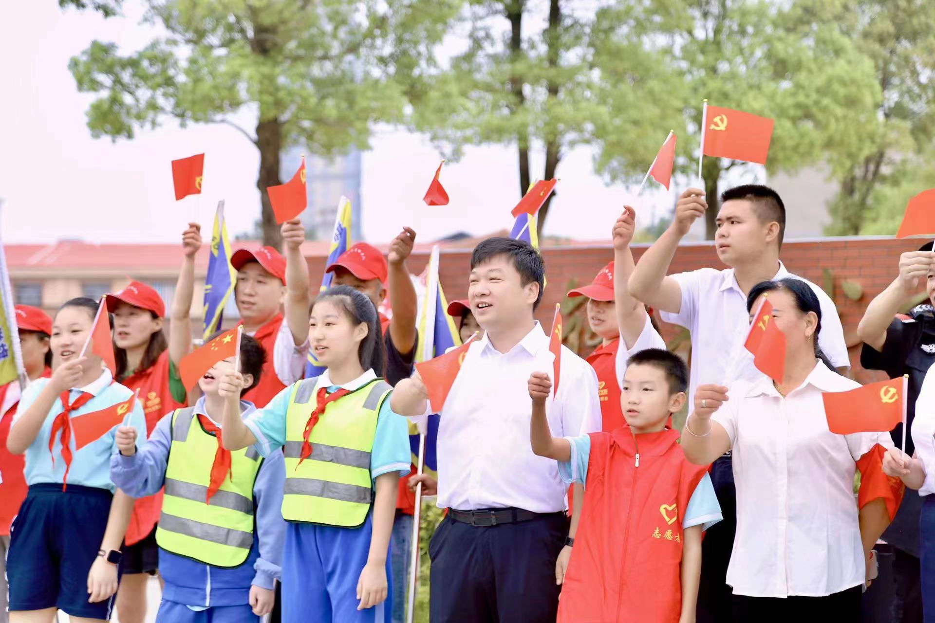 开学典礼以奋斗的姿态继续出发,开学第一日扬帆起航再创辉煌