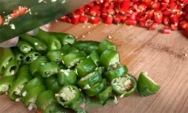 正宗辣椒酱配方大全,辣椒酱不加添加剂能正常存放多久