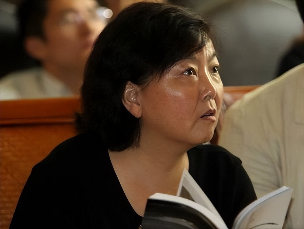 造中国人的谣，到美国去卖钱？方方武汉日记上架被骂惨了