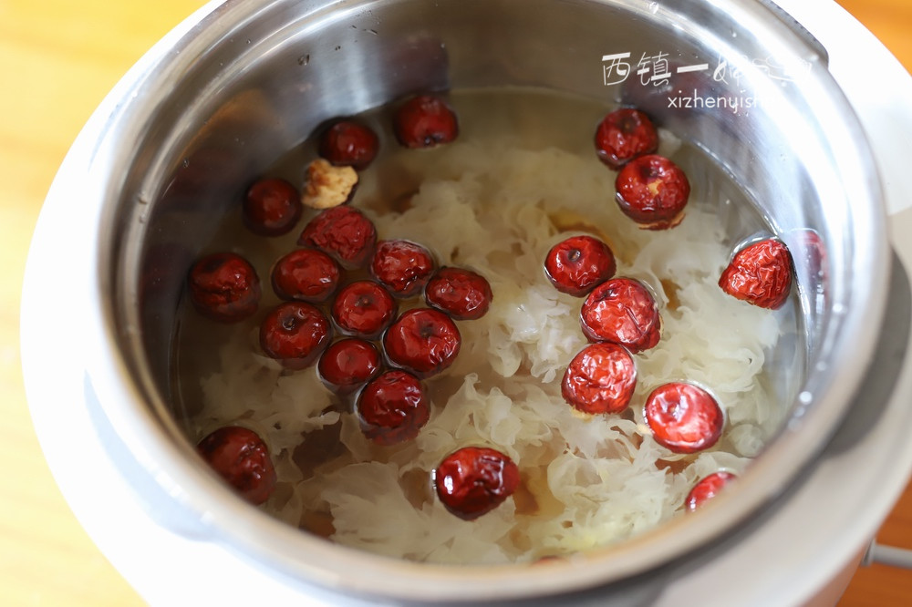 润肺养肺银耳跟什么搭配比较好,银耳养肺怎么做