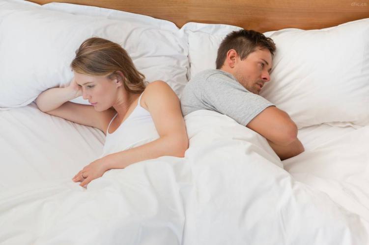 同样钱买一个套二还是两个套一,同样的钱买一套还是两套划算