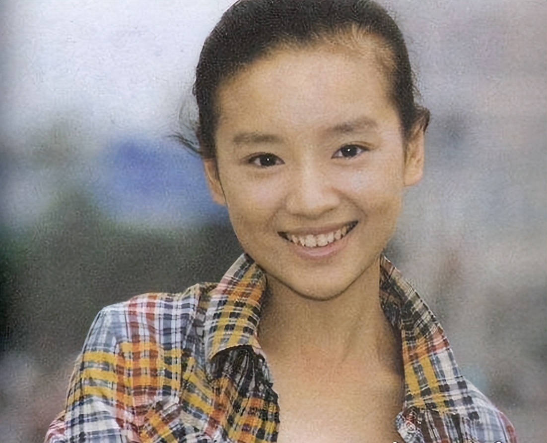 董洁身穿瑜伽裤亮相直播间,43岁董洁穿瑜伽服直播带货视频