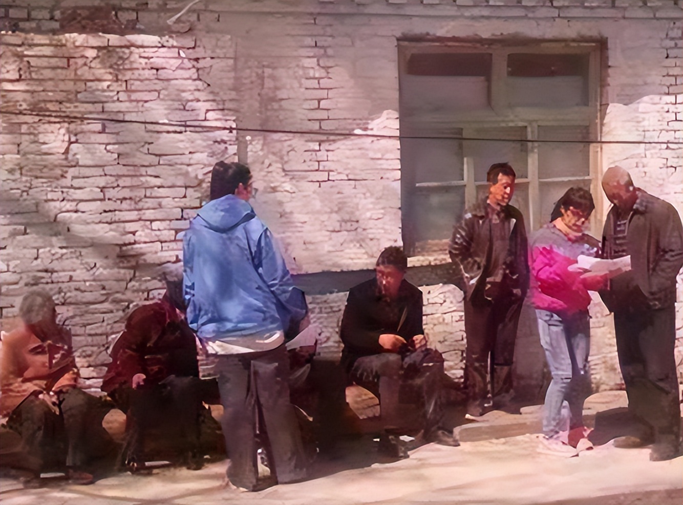 湖南新闻9岁女孩被人贩子拐走,17岁少女被拐后反把人贩子卖了