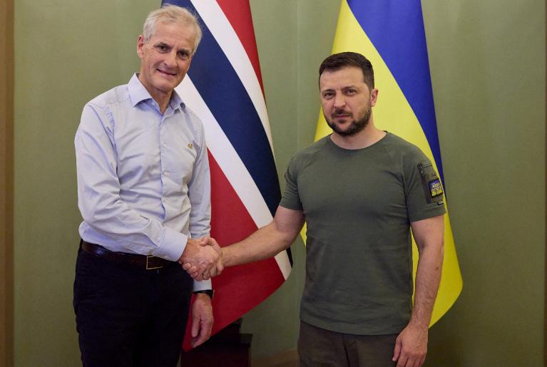 西摩·赫什再爆猛料,北欧“贵族”挪威,为什么跟美国狼狈为奸?