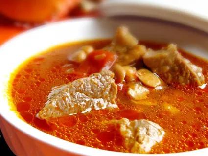 夏天怎么提前一晚做番茄牛肉汤,西红柿炖牛肉汤的营养价值及功效