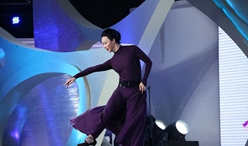 做完变性手术后的金星，在和女人一起洗澡时，会动心吗？