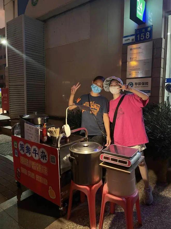 90后放弃过万月薪辞职摆摊,辞职摆摊真的赚钱吗