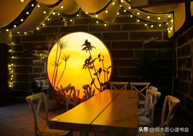 世界第一首弯月竹排图像诗诞生记