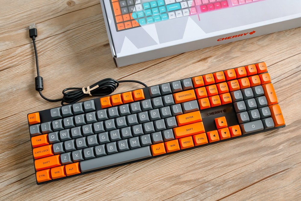 办公纯黑色机械键盘,工业风机械键盘