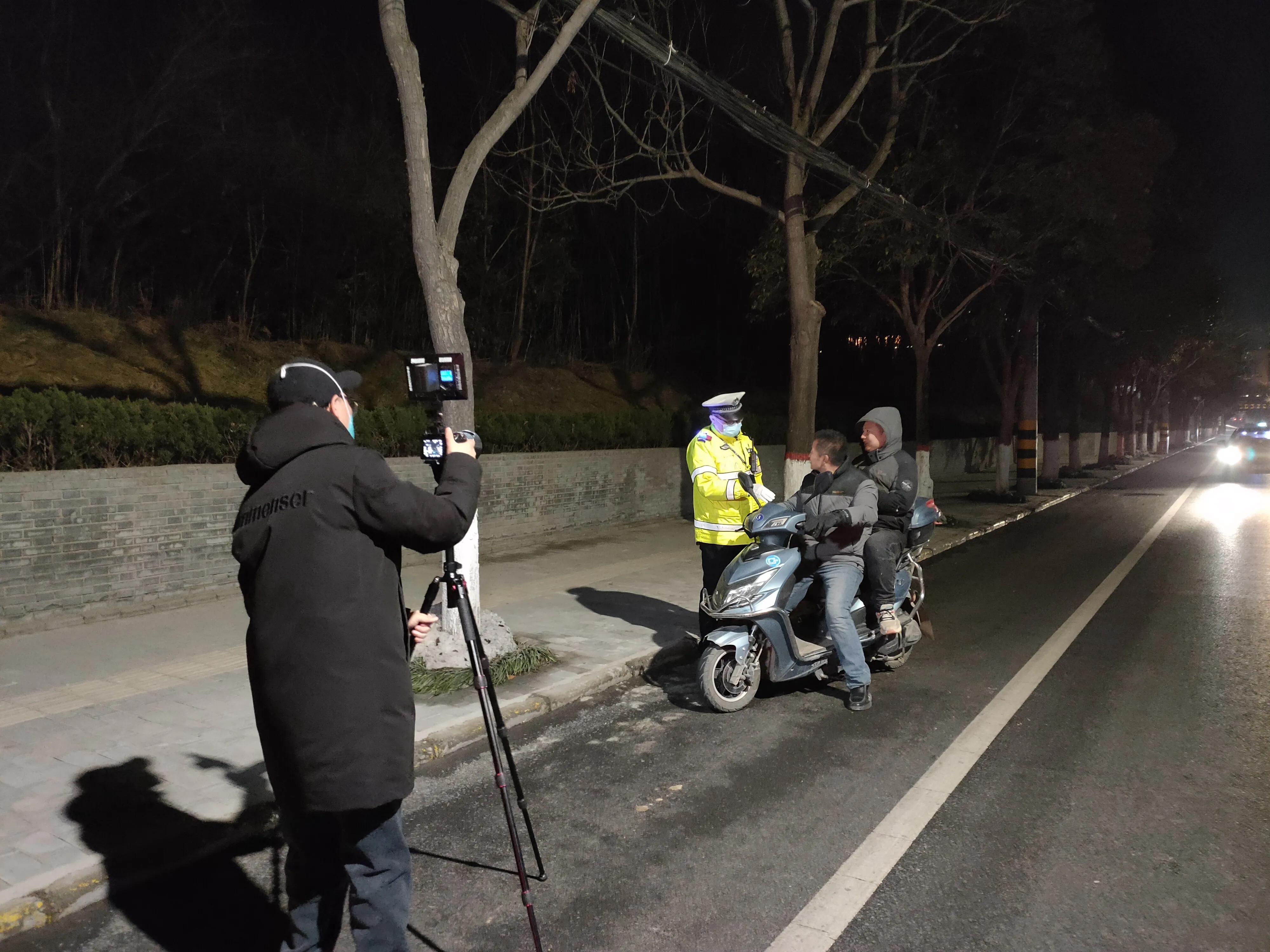 公安春节不打烊民警在岗保平安,县交警圆满完成春节安保任务