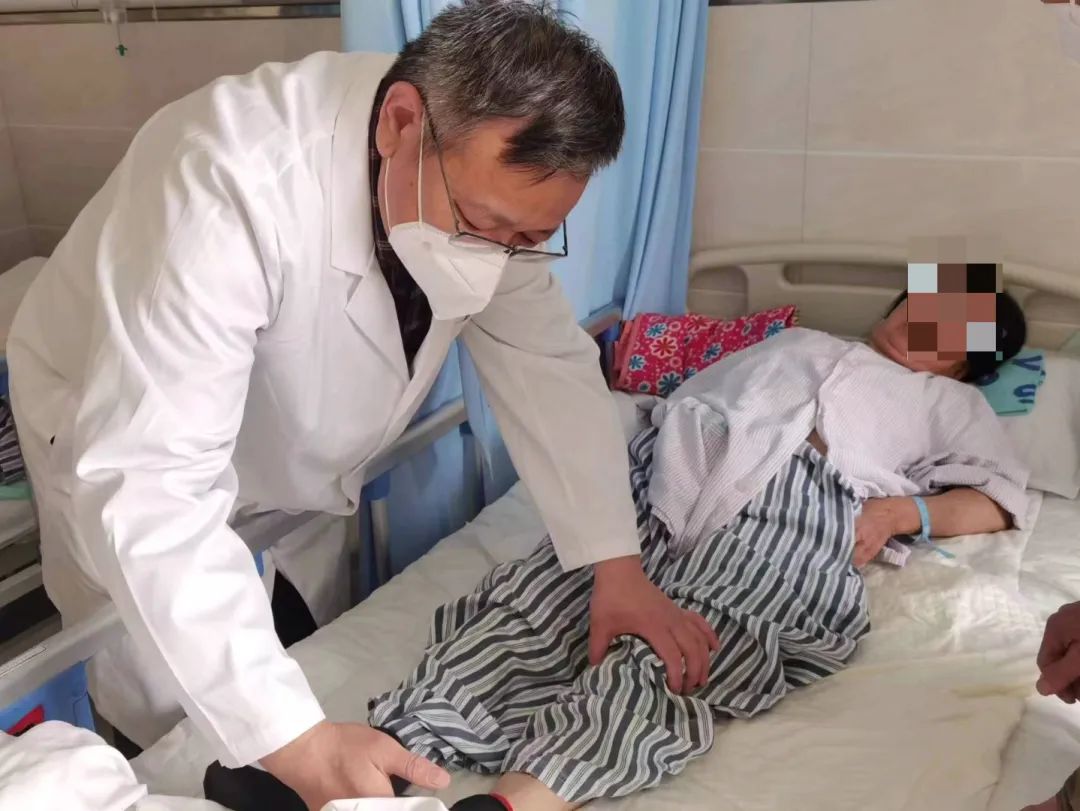 八旬老人瘫痪在床，微创手术重获新生——秦皇岛北医三院神经外科派驻专家为秦皇岛高危患者切除胸椎管肿瘤