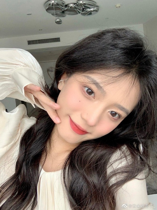 兰瑟蜗牛BB霜细腻柔滑的触感，轻松打造自然精致底妆！