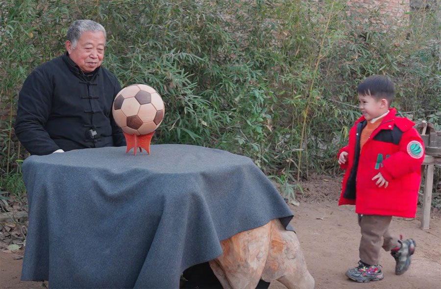 临清阿木爷爷,老木匠用榫卯工艺做足球