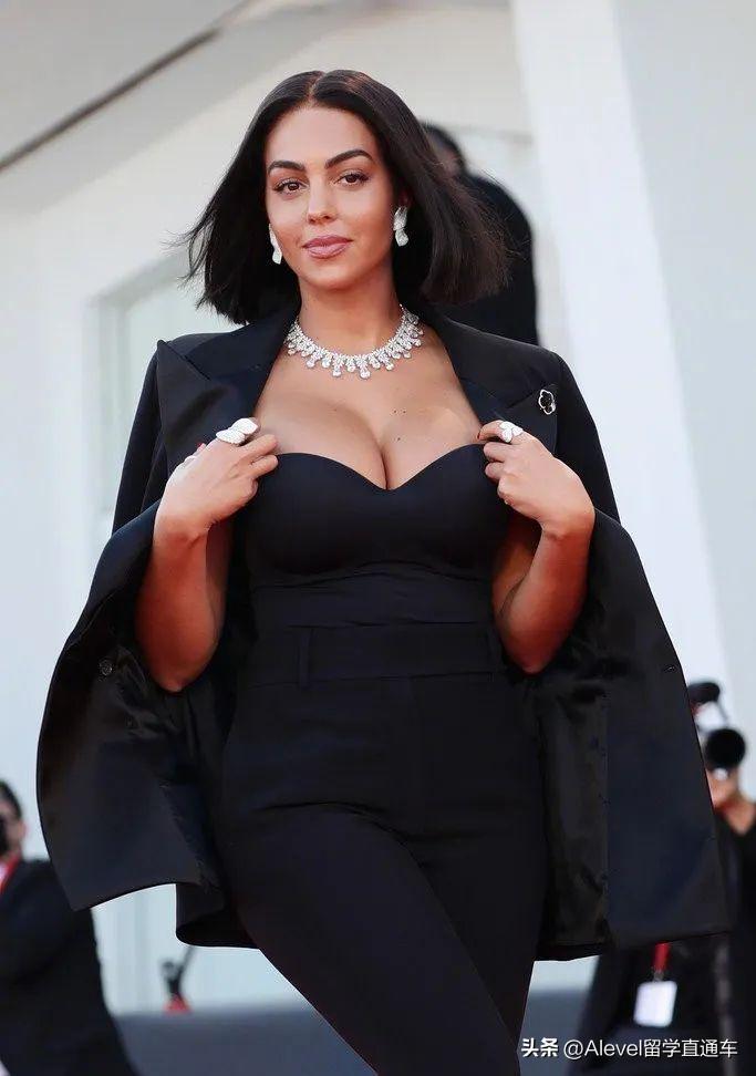 比C罗热度都高，世界杯太太团简直赢麻了