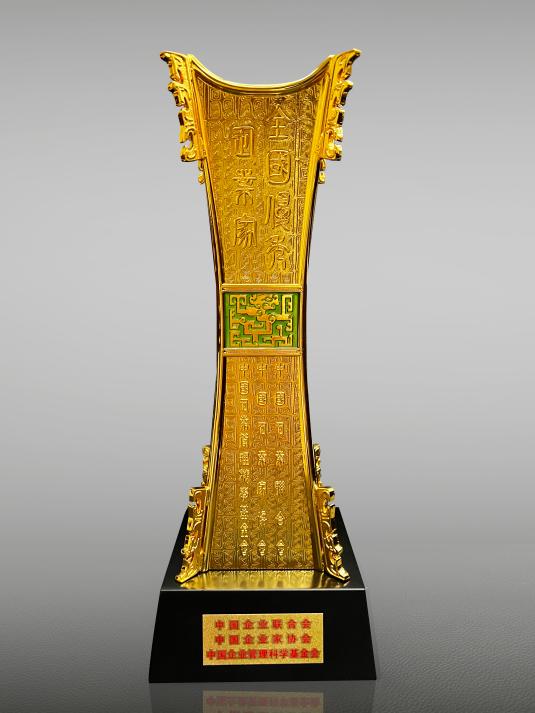 星光不负赶路人，今麦郎董事长范现国荣膺2022全国优秀企业家称号