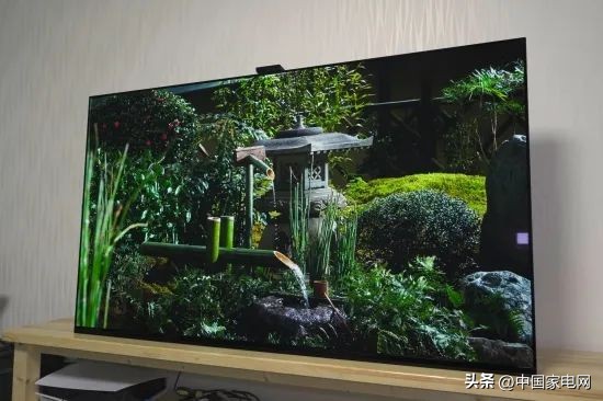 索尼a95k和普通电视比有什么区别,索尼电视a95k详细测评