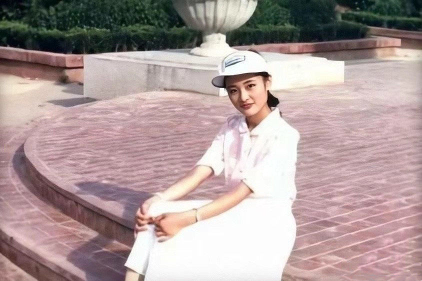 别再削骨追求“瓜子脸”了,6位方脸女星告诉你,国字脸才真扛老