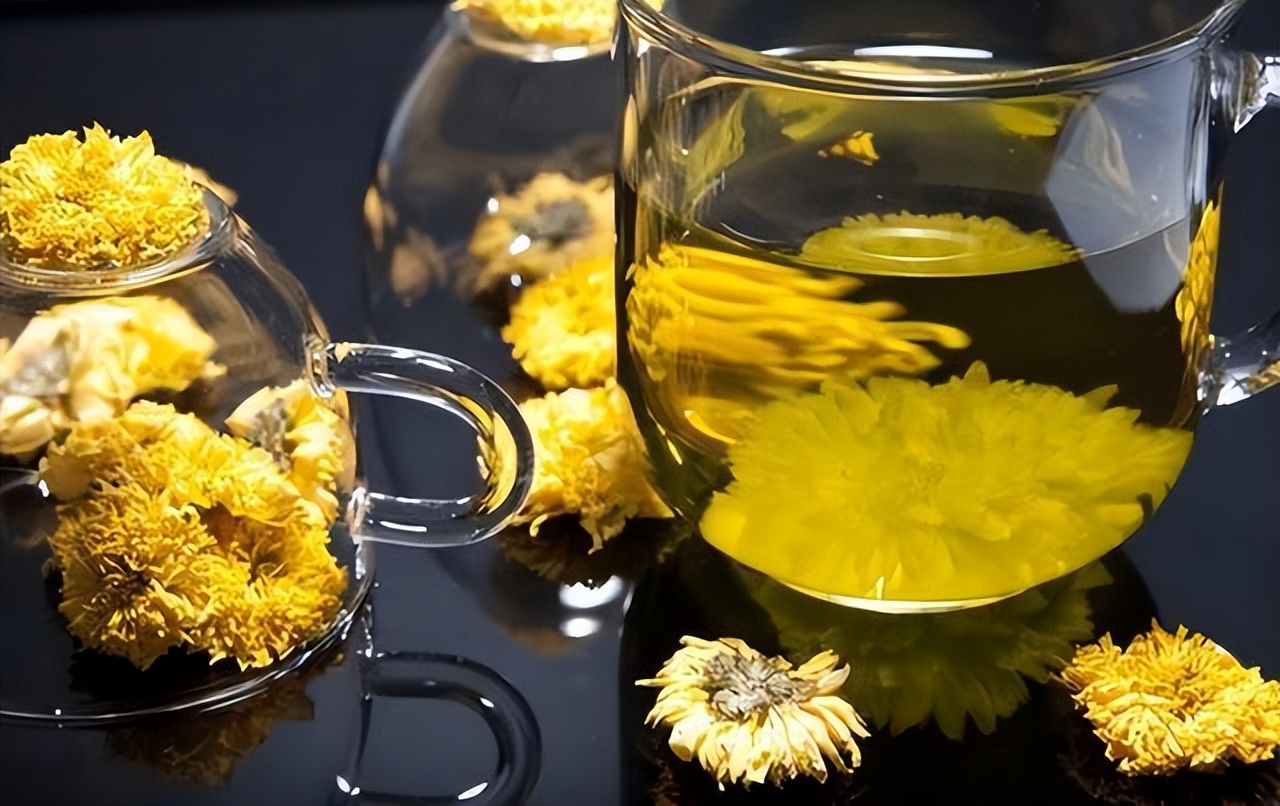 年龄大的喝菊花茶,年纪大了要忌嘴多吃4样