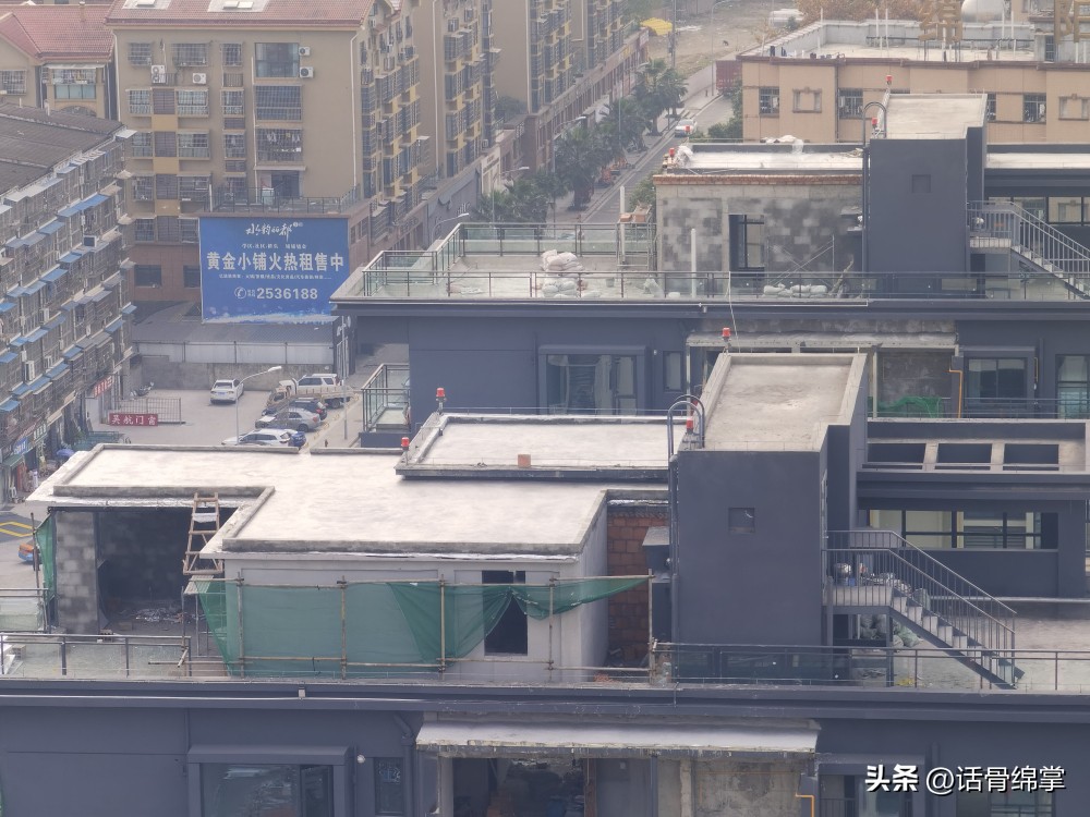 顶楼加盖楼下住户不同意,七楼楼顶加盖了一层