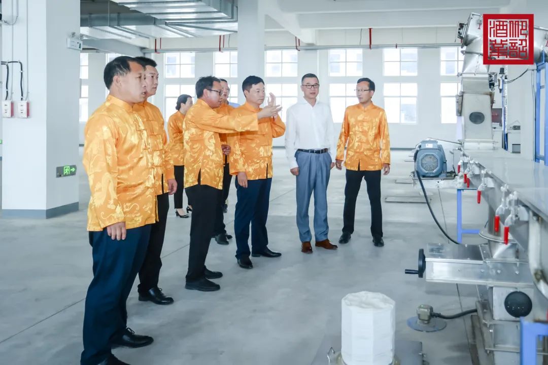 从出圈的仰韶“端午制曲”，看懂一个品牌背后的“匠心”