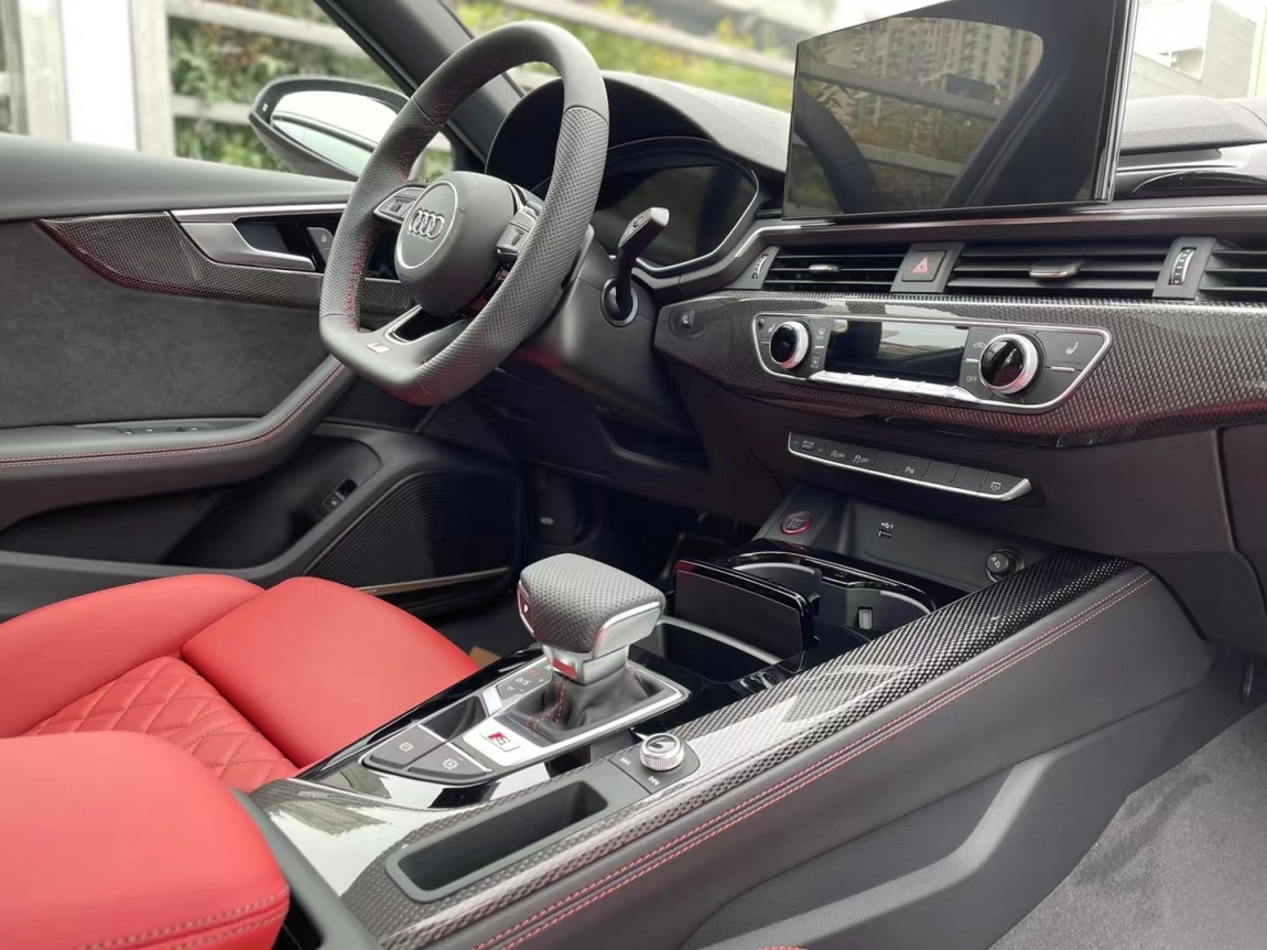 2023款奥迪S4：3.0排量+四驱全进口奥迪，4.7秒破百，50多万上路